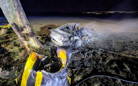 Drei Menschen starben bei diesem Autounfall. (Handout) - Foto: ---/Freiwillige Feuerwehr Bedburg-Hau/dpa