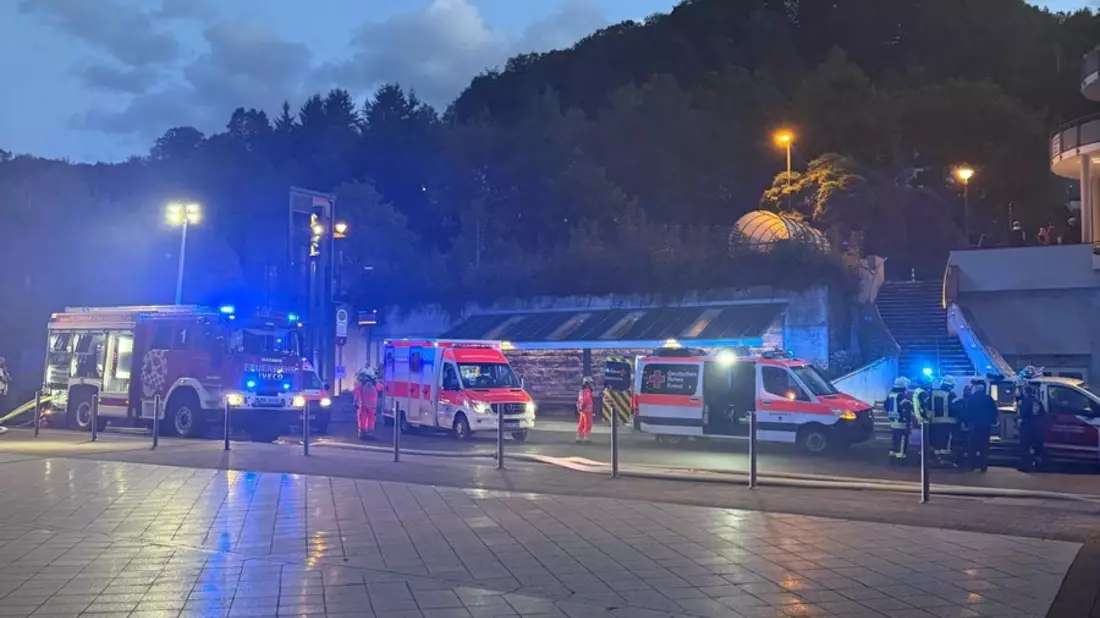 FW Schalksmühle: Großübung von Feuerwehr und DRK im Ortszentrum - Bild: presseportal.de