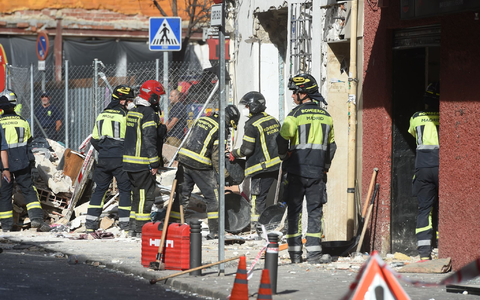 Die Feuerwehr machte Stunden nach der Explosion eine traurige Entdeckung. - Foto: Gustavo Valiente/EUROPA PRESS/dpa