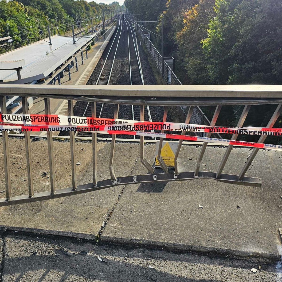 Nach einem Stellwerksbrand und einem Unfall bei Hannover kommt es auf der Strecke Hannover–Berlin weiter zu Verspätungen und Ausfällen. - Foto: --/dpa