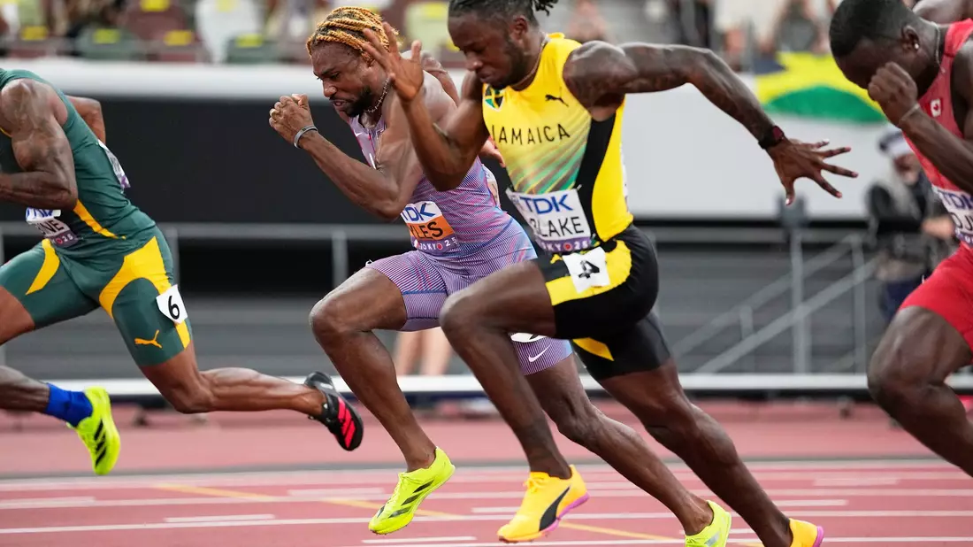 Wieder schnell, aber nicht der Beste: Olympiasieger Noah Lyles (m). - Bild: Matthias Schrader/AP/dpa