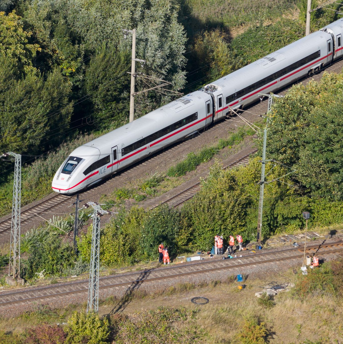 Warum brannte der Sicherungskasten eines Stellwerks in Lehrte? Die Bahn spricht von Vandalismus. - Foto: Julian Stratenschulte/dpa