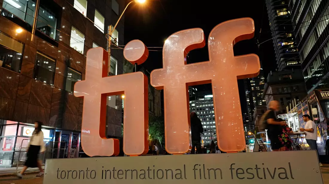 «Hamnet» von Chloé Zhao wird in Toronto als Siegerfilm ausgezeichnet.  - Bild: Chris Pizzello/Invision/AP/dpa