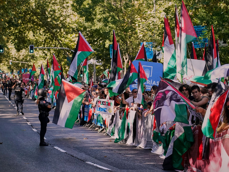 Die Proteste sorgten während der gesamten Vuelta für Aufsehen. - Foto: Andrea Comas/AP/dpa