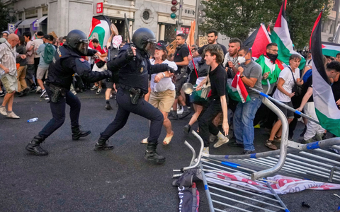 Propalästinensische Demonstranten hatten für den Abbruch der letzten Vuelta-Etappe gesorgt. - Foto: Manu Fernandez/AP/dpa