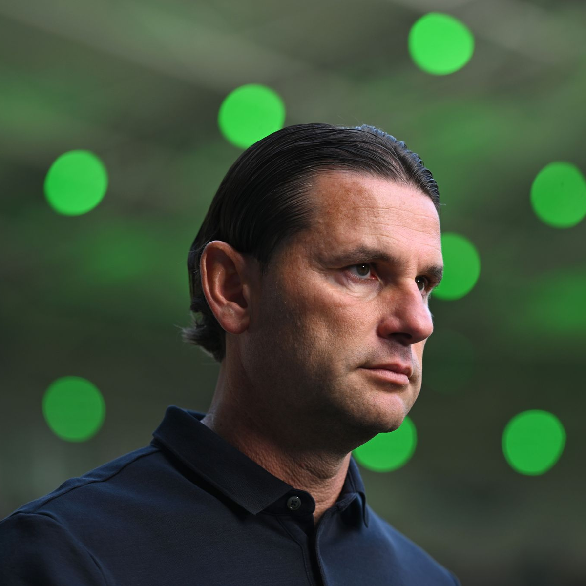 Pfiffe gegen Gerardo Seoane: Der Gladbach-Coach steht unter Druck - Foto: Fabian Strauch/dpa