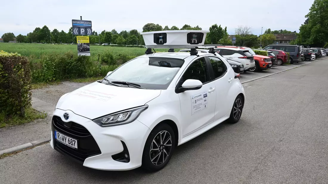 In Heidelberg sollen ertappte Parksünder allerdings zunächst kein Knöllchen bekommen - es geht der Stadt um die Akzeptanz des Scan-Autos. (Archivbild) - Bild: Bernd Weißbrod/dpa