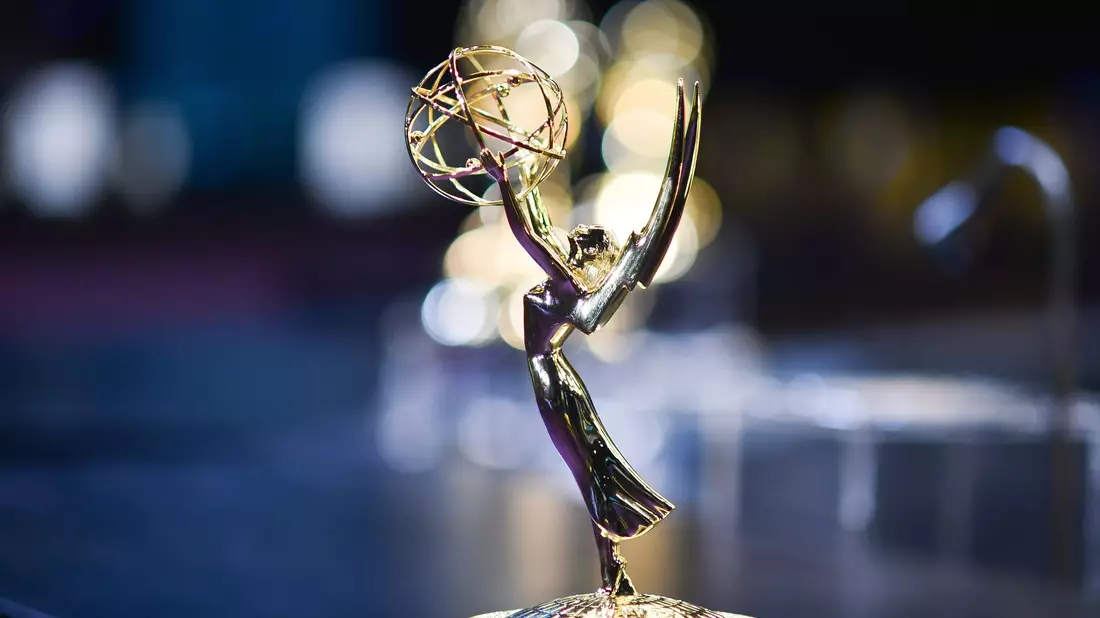 Um diese Statuette ging es – der begehrte TV- und Streaming-Preis wurde zum 77. Mal verliehen. - Bild: Richard Shotwell/Invision/AP/dpa