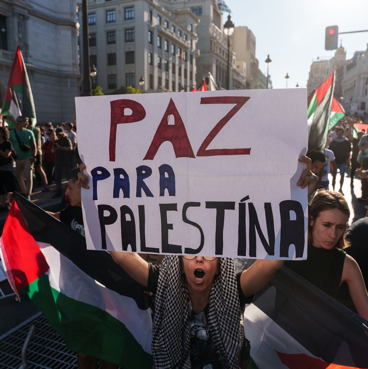 Laut Polizei wurden 22 Beamte verletzt. - Foto: Matias Chiofalo/EUROPA PRESS/dpa