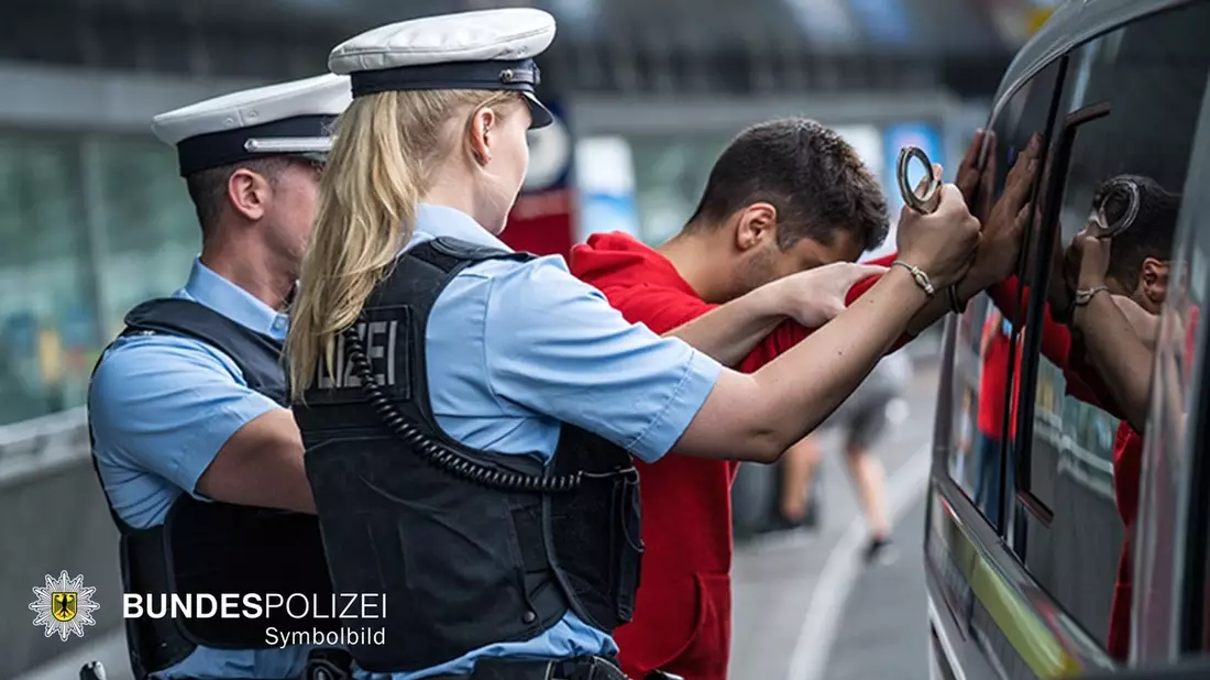 Bundespolizeidirektion München: Zweimal Widerstand am Sonntagmorgen - drei leicht verletzte Bundespolizisten - Bild: presseportal.de