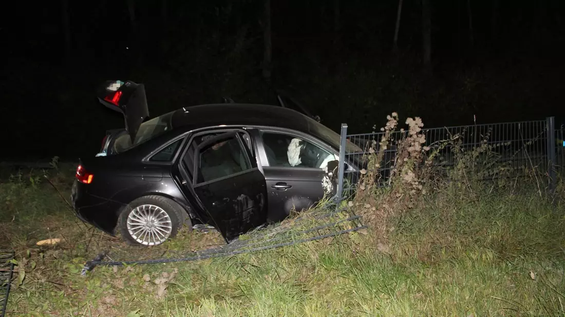 POL-HA: Mutmaßlich zu schnell gewesen: 18-Jähriger fährt in Graben - Bild: presseportal.de