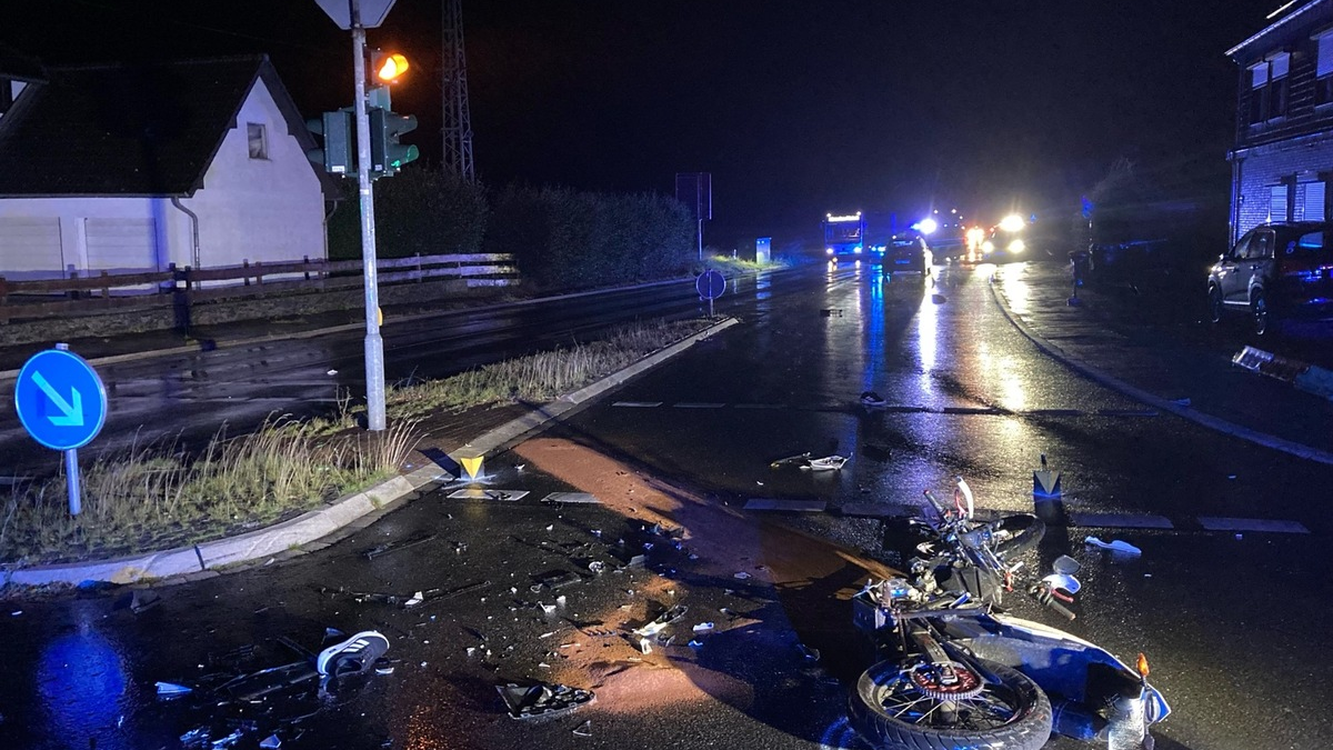 POL-AC: Verkehrsunfall in der Eifel: Auto stößt mit Motorrad zusammen - Foto: presseportal.de