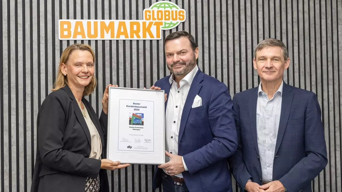 Globus Baumarkt bleibt Kundenliebling - Übergabe der Urkunde - Bild: presseportal.de