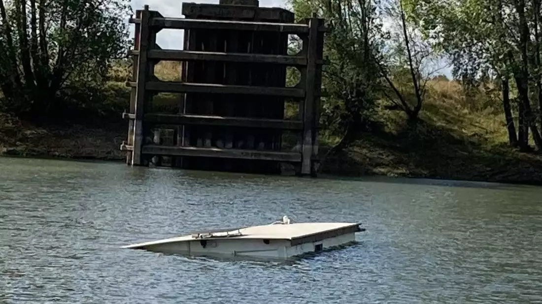 POL-DU: Xanten-Wardt/Duisburg: Hausboot gesunken - Bild: presseportal.de