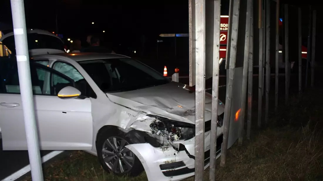 POL-MI: Verkehrsunfall im Kreuzungsbereich: Eine Person leicht verletzt - Bild: presseportal.de