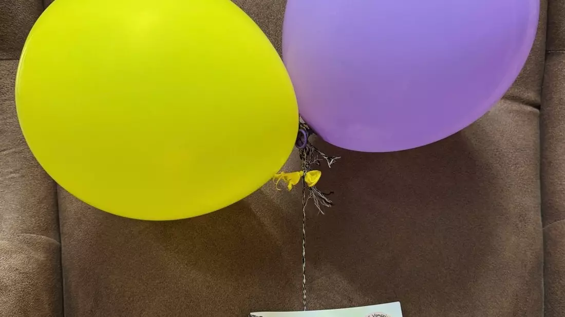 BPOL NRW: Ungewöhnliche Ballonpost erreichte die Hamburger Bundespolizei; aber was hat die Fünfte Jahreszeit damit zu tun? - Bild: presseportal.de