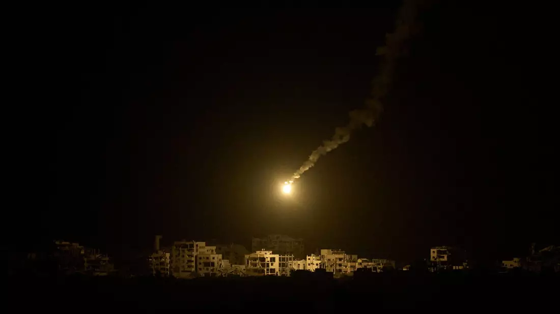 Die israelische Armee hat ihre Angriffe im nördlichen Gazastreifen intensiviert.   - Bild: Leo Correa/AP/dpa