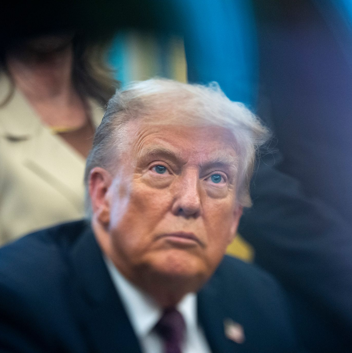 Trump wirft der Zeitung vor, ihn im Vorfeld der Präsidentschaftswahl 2024 «absichtlich und böswillig» diffamiert zu haben. - Foto: Alex Brandon/AP/dpa