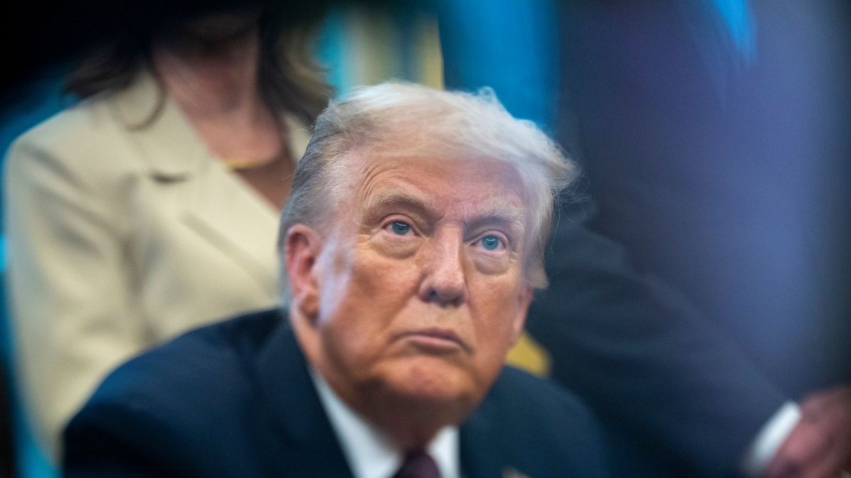 Trump wirft der Zeitung vor, ihn im Vorfeld der Präsidentschaftswahl 2024 «absichtlich und böswillig» diffamiert zu haben. - Foto: Alex Brandon/AP/dpa