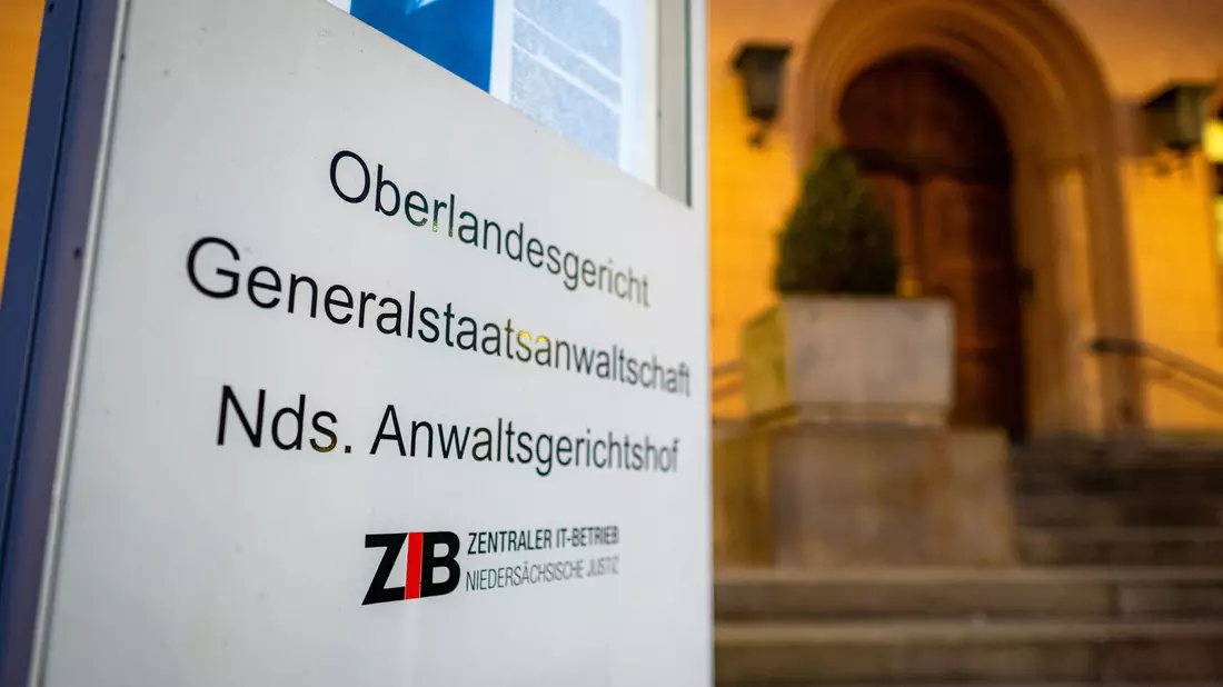 Die Ermittlungen der Generalstaatsanwaltschaft Celle und des LKA Niedersachsen richten sich gegen Beschuldigte im Alter von 32 bis 57 Jahren. (Archivbild) - Bild: Sina Schuldt/dpa