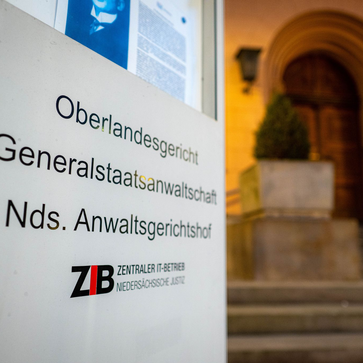Die Ermittlungen der Generalstaatsanwaltschaft Celle und des LKA Niedersachsen richten sich gegen Beschuldigte im Alter von 32 bis 57 Jahren. (Archivbild) - Foto: Sina Schuldt/dpa