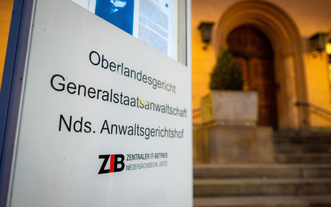 Die Ermittlungen der Generalstaatsanwaltschaft Celle und des LKA Niedersachsen richten sich gegen Beschuldigte im Alter von 32 bis 57 Jahren. (Archivbild) - Foto: Sina Schuldt/dpa