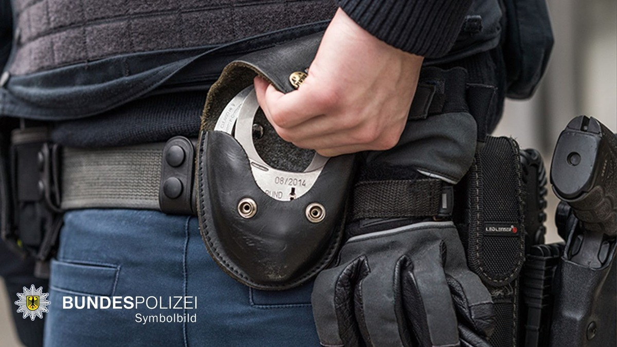 Bundespolizeidirektion München: Zeugenaufruf / Beamter bei Widerstand verletzt - Foto: presseportal.de