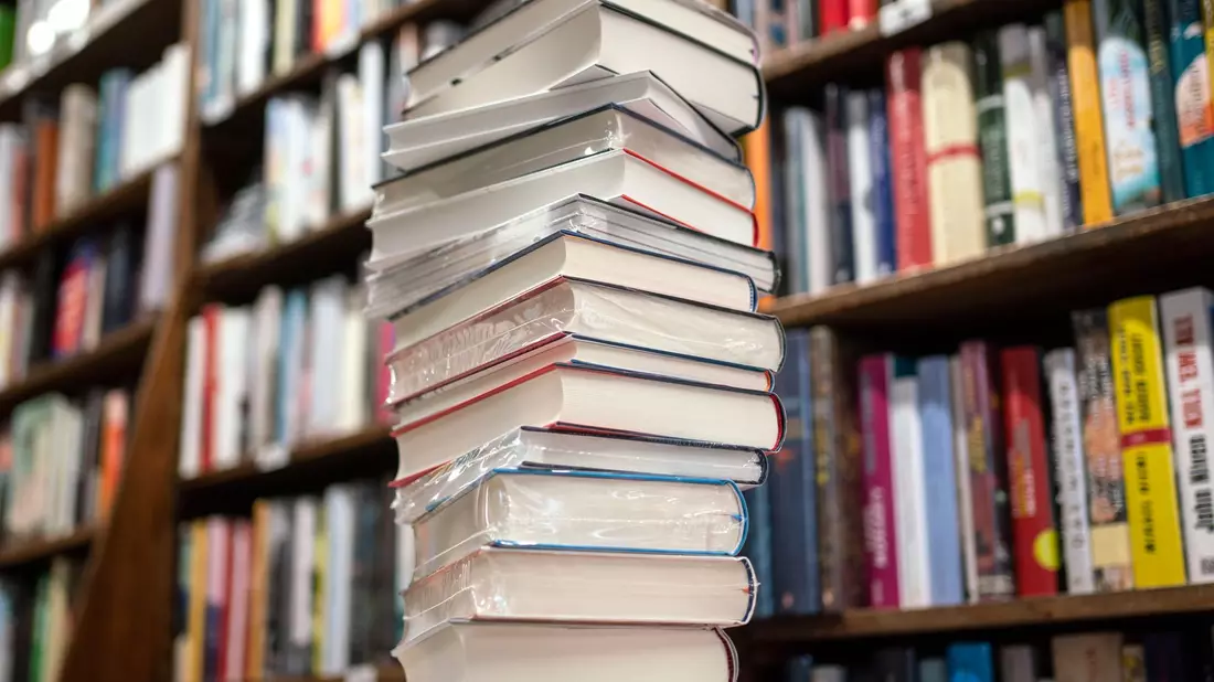 Was sind die preisverdächtigsten Romane des Jahres? Die Shortlist für den Deutschen Buchpreis steht. (Symbolbild) - Bild: Frank Rumpenhorst/dpa/Frank Rumpenhorstdpa