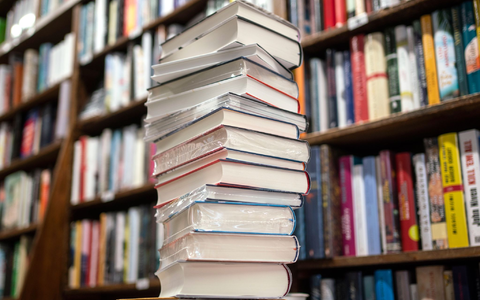 Was sind die preisverdächtigsten Romane des Jahres? Die Shortlist für den Deutschen Buchpreis steht. (Symbolbild) - Foto: Frank Rumpenhorst/dpa/Frank Rumpenhorstdpa Was sind die preisverdächtigsten Romane des Jahres? Die Shortlist für den Deutschen Buchpreis steht. (Symbolbild) - Foto: Frank Rumpenhorst/dpa/Frank Rumpenhorstdpa