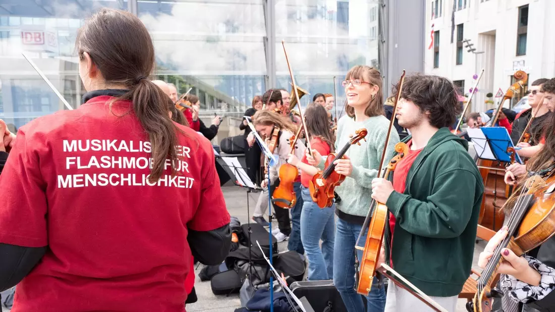 Weltkindertag: Benefizkonzert für Kinder in Gaza / Vorstandsvorsitzende der SOS-Kinderdörfer weltweit, Lanna Idriss, spricht in Berlin - Bild: presseportal.de