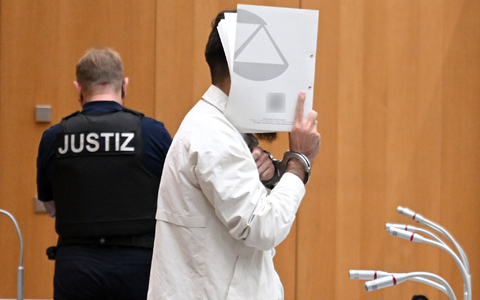 Die Angehörigen des getöteten Polizisten Rouven Laur verfolgten den Prozess.  - Foto: Marijan Murat/dpa