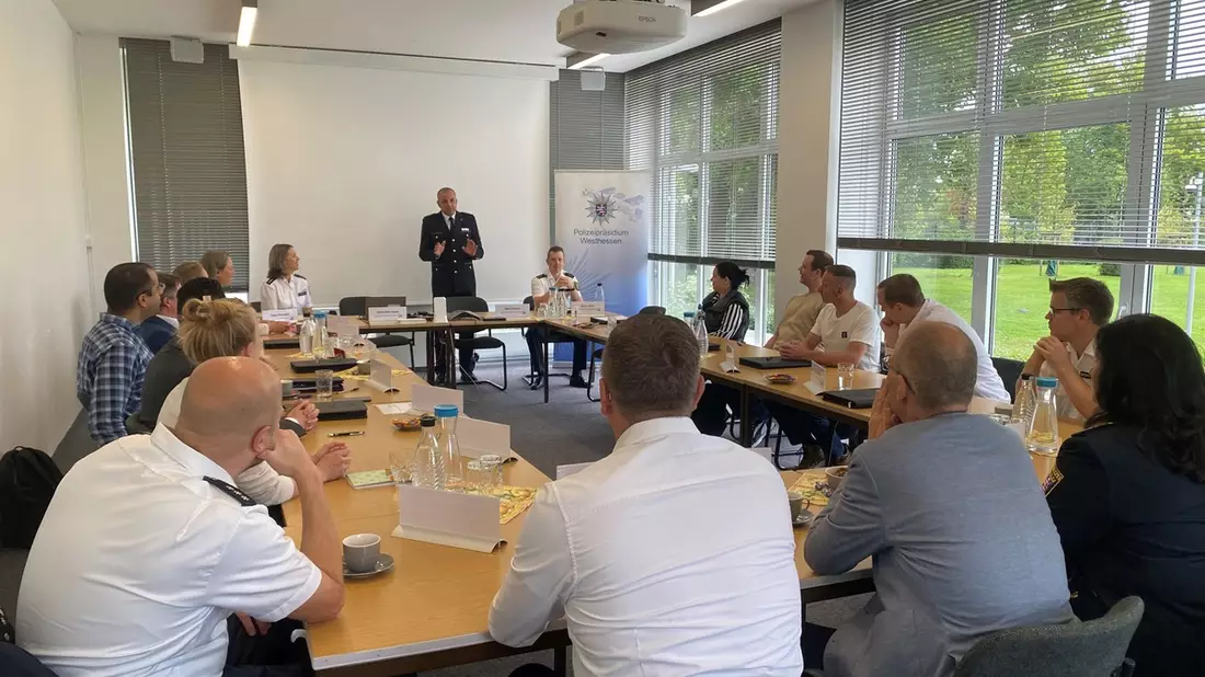POL-WI: +++ Ausbildungsstart beim Freiwilligen Polizeidienst +++ - Bild: presseportal.de