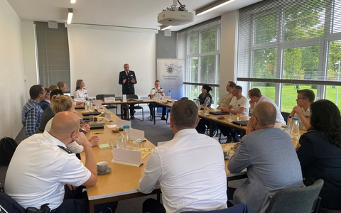 POL-WI: +++ Ausbildungsstart beim Freiwilligen Polizeidienst +++ - Foto: presseportal.de