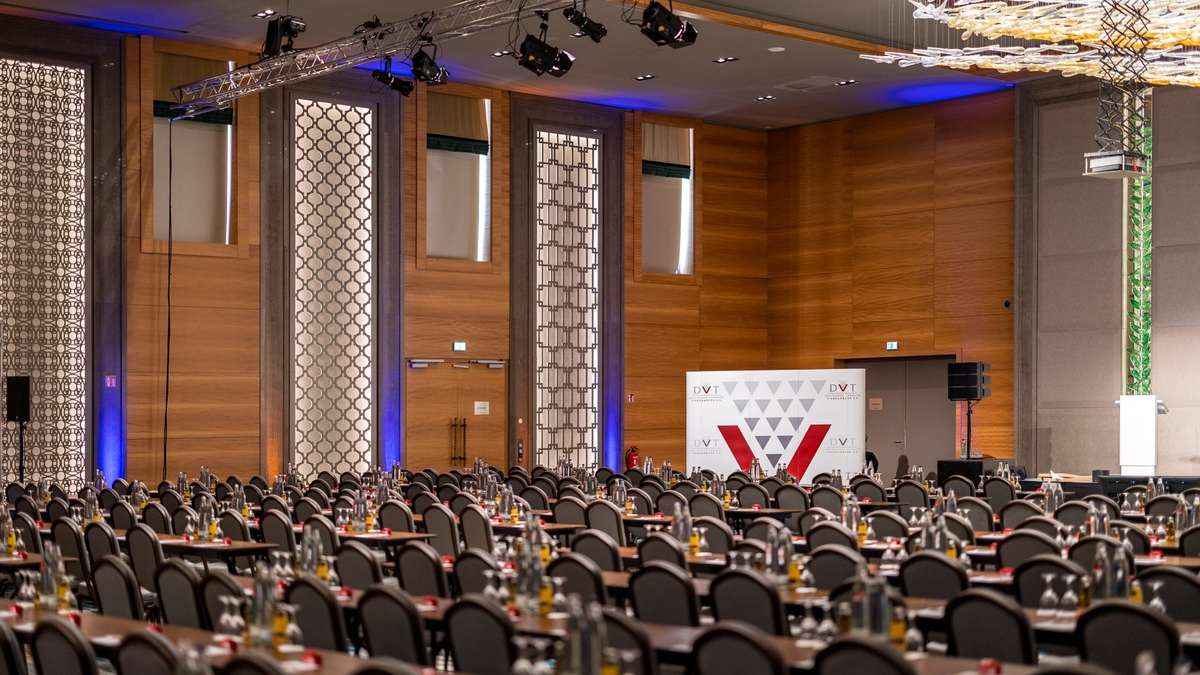 Lukas Middendorf wird neues Vorstandsmitglied im DVT / Dr. Antje Eckel beendet ihr Engagement nach über 17 Jahren - Foto: presseportal.de