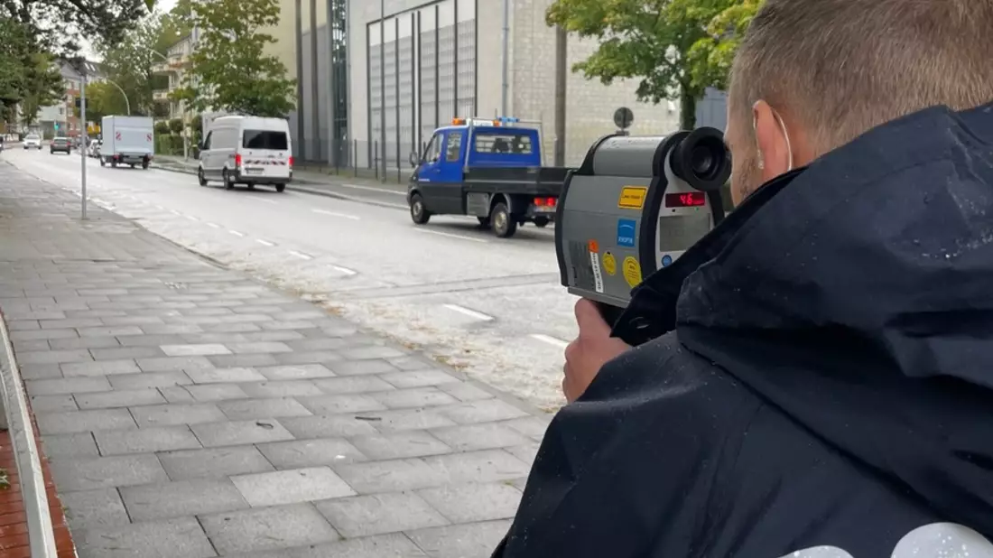 POL-KI: 250916.1 Kiel: Zu schnell vor der Schule - Polizei führt Geschwindigkeitskontrollen durch und stoppt Raser vor Schule - Bild: presseportal.de