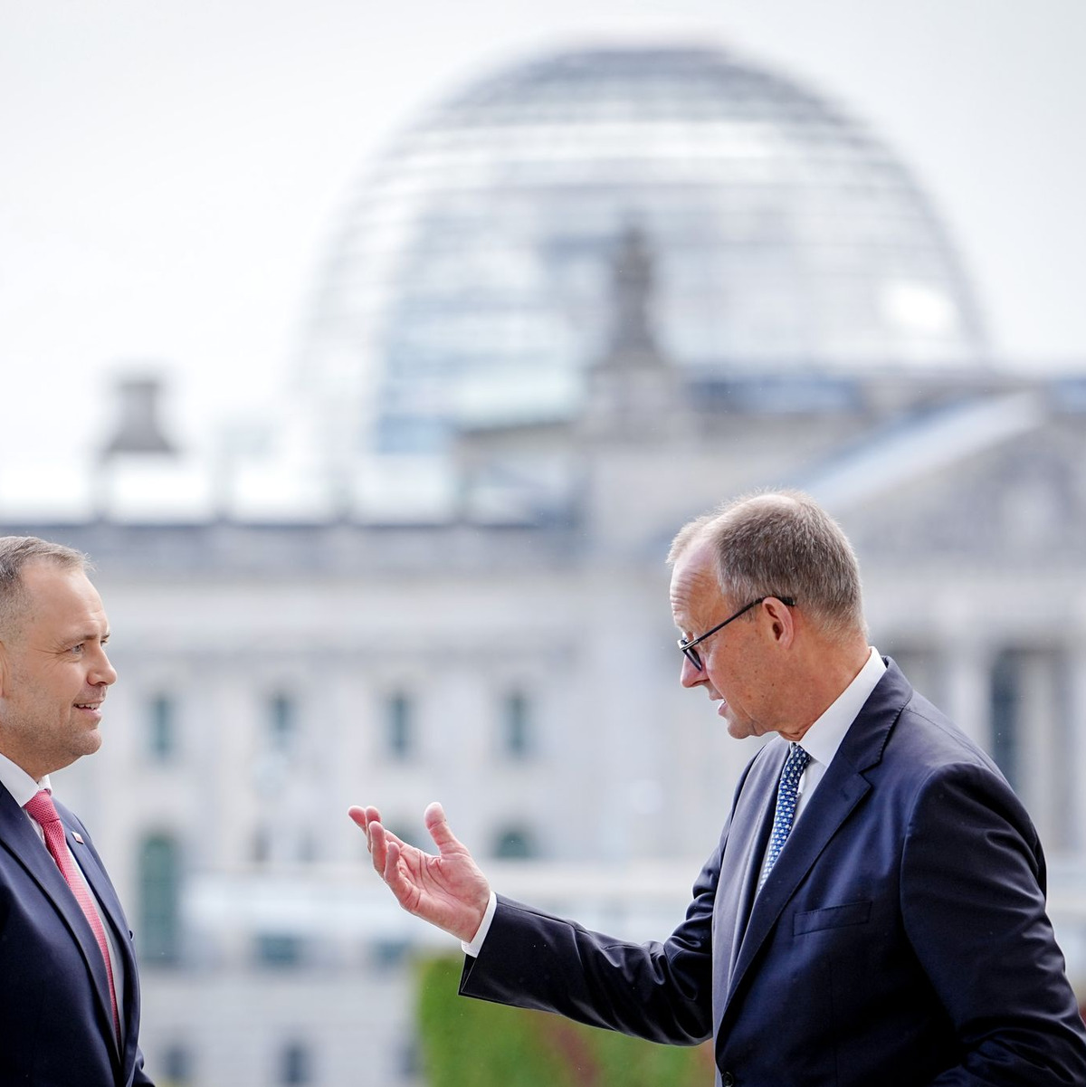 Nach dem Gespräch mit Bundespräsident Steinmeier traf sich Polens Präsident Nawrocki mit Bundeskanzler Merz - Foto: Kay Nietfeld/dpa