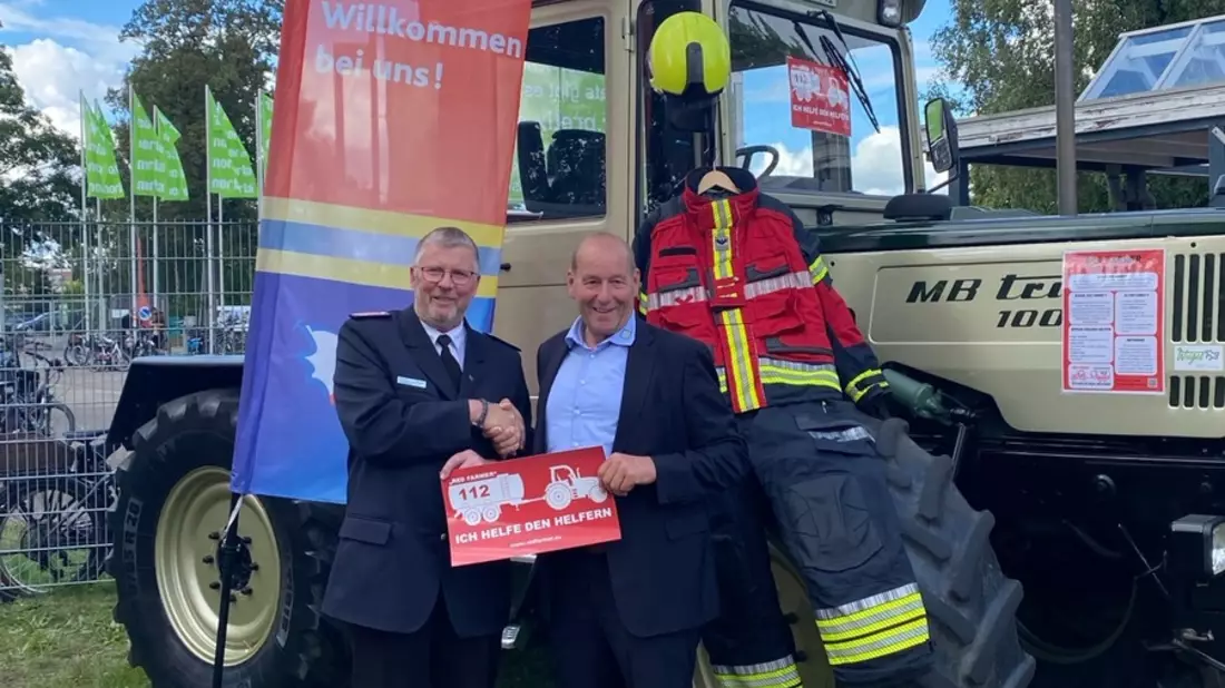 FW-LFVSH: Red Farmer in Schleswig-Holstein: Landwirte und Feuerwehren stärken Zusammenarbeit - Landwirtschaftsminister Werner Schwarz übernimmt die Schirmherrschaft - Bild: presseportal.de