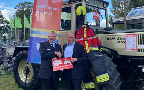 FW-LFVSH: Red Farmer in Schleswig-Holstein: Landwirte und Feuerwehren stärken Zusammenarbeit - Landwirtschaftsminister Werner Schwarz übernimmt die Schirmherrschaft - Foto: presseportal.de