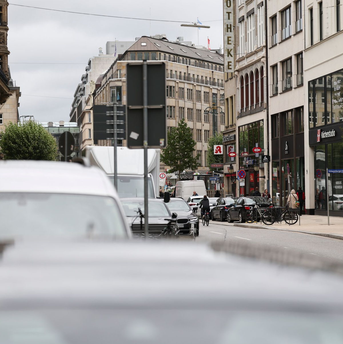 In der Hamburger Innenstadt gab es nun eine Durchsuchung. - Foto: Christian Charisius/dpa