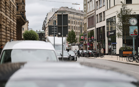 Unter anderem in Hamburg wurden Objekte durchsucht. - Foto: Christian Charisius/dpa