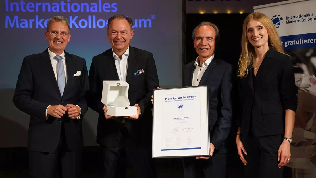 Almdudler-CEO Mag. Gerhard Schilling mit dem Award des Internationalen Marken-Kolloquiums 2025 ausgezeichnet - Bild: presseportal.de