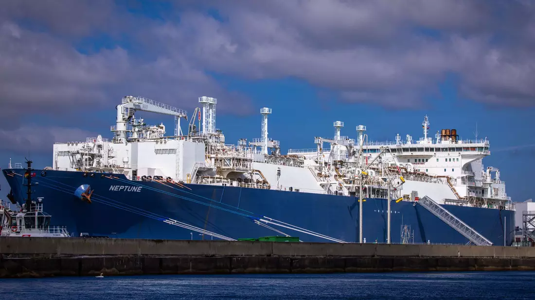 Über die deutschen LNG-Terminals kamen am Montag rund 15 Prozent der deutschen Gasimporte. (Archivbild) - Bild: Jens Büttner/dpa