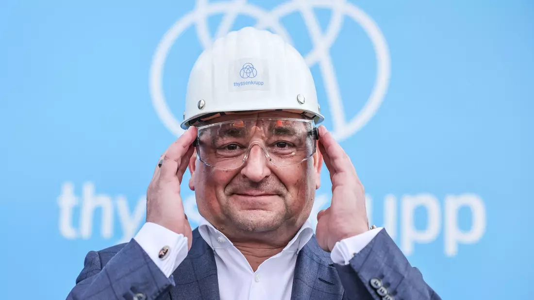 Thyssenkrupp will ein Kaufangebot des indischen Stahlherstellers Jindal Steel für die Stahlsparte intensiv prüfen. (Archivbild) - Bild: Oliver Berg/dpa