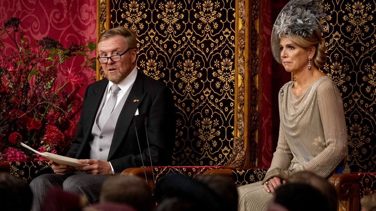 König Willem-Alexander verliest mit Königin Maxima an seiner Seite die Thronrede. - Foto: Remko De Waal/ANP/dpa