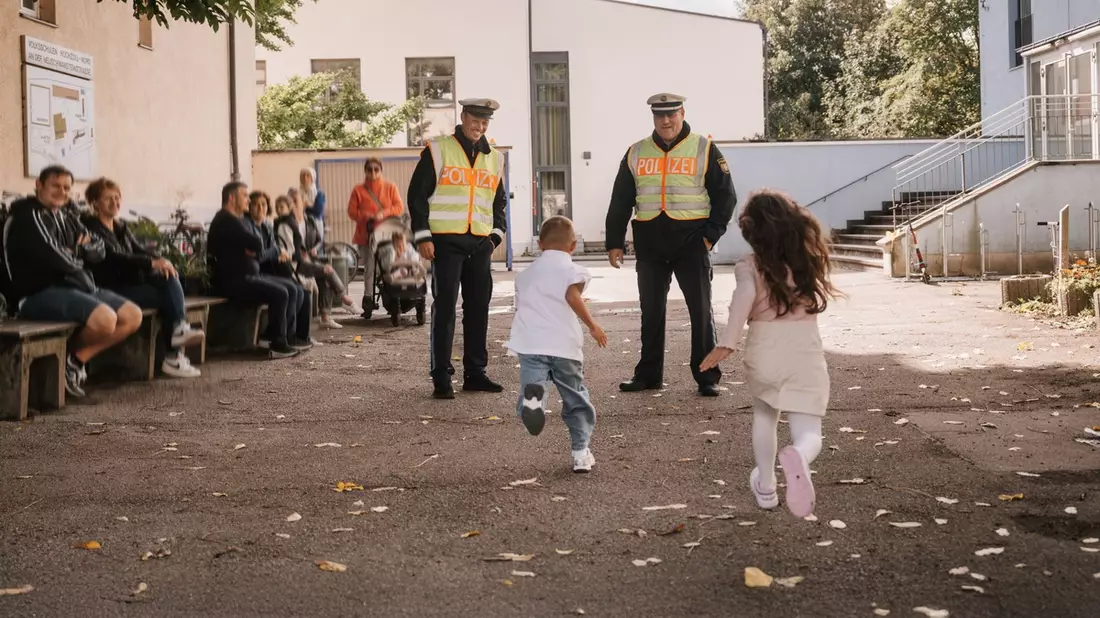 POL Schwaben Nord: 1728 - Schulbeginn in Bayern - Aktion Sicher zur Schule, sicher nach Hause - Bild: presseportal.de