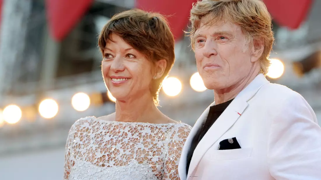 Redford mit seiner Frau Sibylle Szaggars. (Archivbild) - Bild: Jens Kalaene/dpa-Zentralbild/dpa