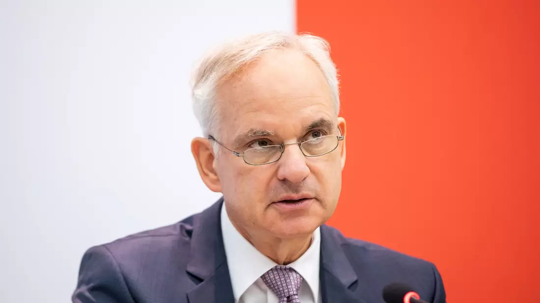 Der langjährige Chef des Energiekonzerns Eon, Johannes Teyssen, soll den Aufsichtsrat von Lufthansa leiten (Archivbild) - Bild: Marcel Kusch/dpa