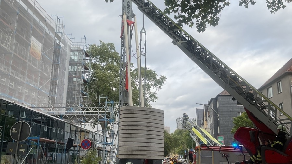 FW-DO: Rauchentwicklung nach Dacharbeiten in der Landgrafenstraße - Foto: presseportal.de