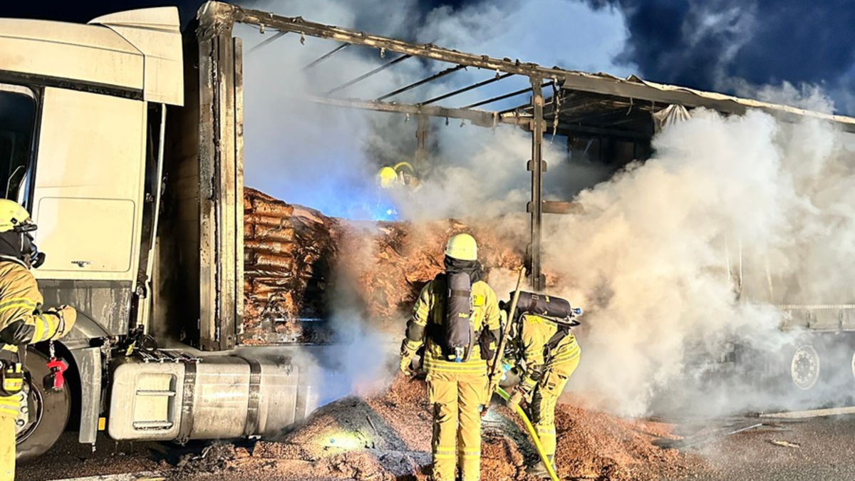 FW Weinheim: Schwerer Verkehrsunfall an der B3 Abfahrt Lützelsachsen. Drei Verletzte nach Zusammenstoß zweier Pkw. - Foto: presseportal.de