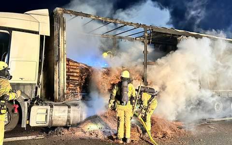 FW Weinheim: Schwerer Verkehrsunfall an der B3 Abfahrt Lützelsachsen. Drei Verletzte nach Zusammenstoß zweier Pkw. - Foto: presseportal.de